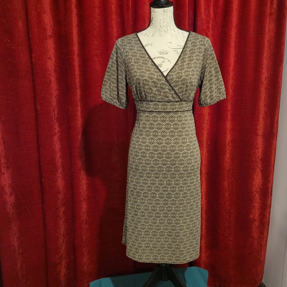 Short Sleeve Tan & Black Patterned Dress Size 8P